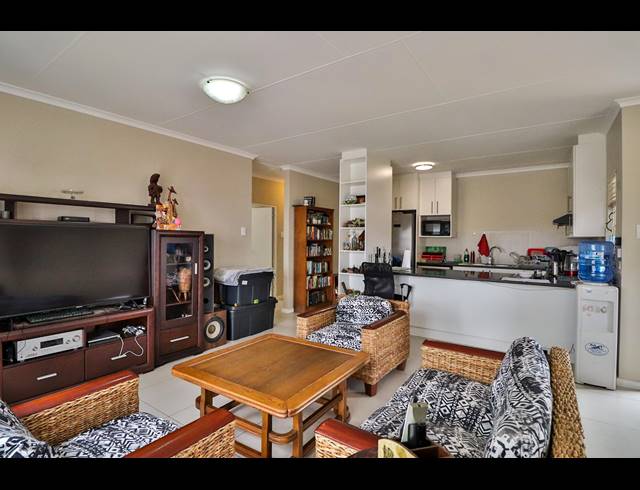 3 BEDROOM TOWNHOUSE RENTED IN LORRAINE